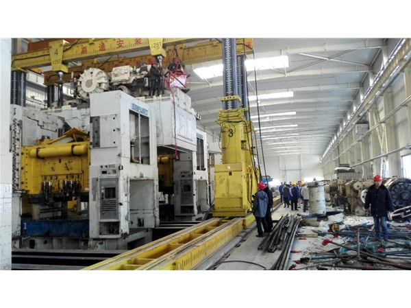 Hydraulic gantry crane